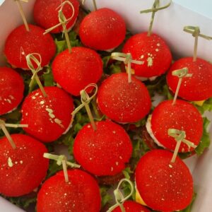 Красные мини-бургеры с куриной котлетой 16 шт.