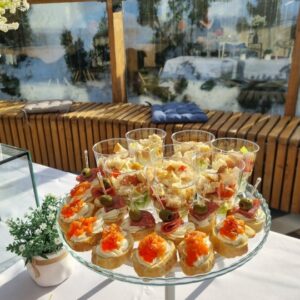 Салат "Цезарь" с запеченной курицей порционный